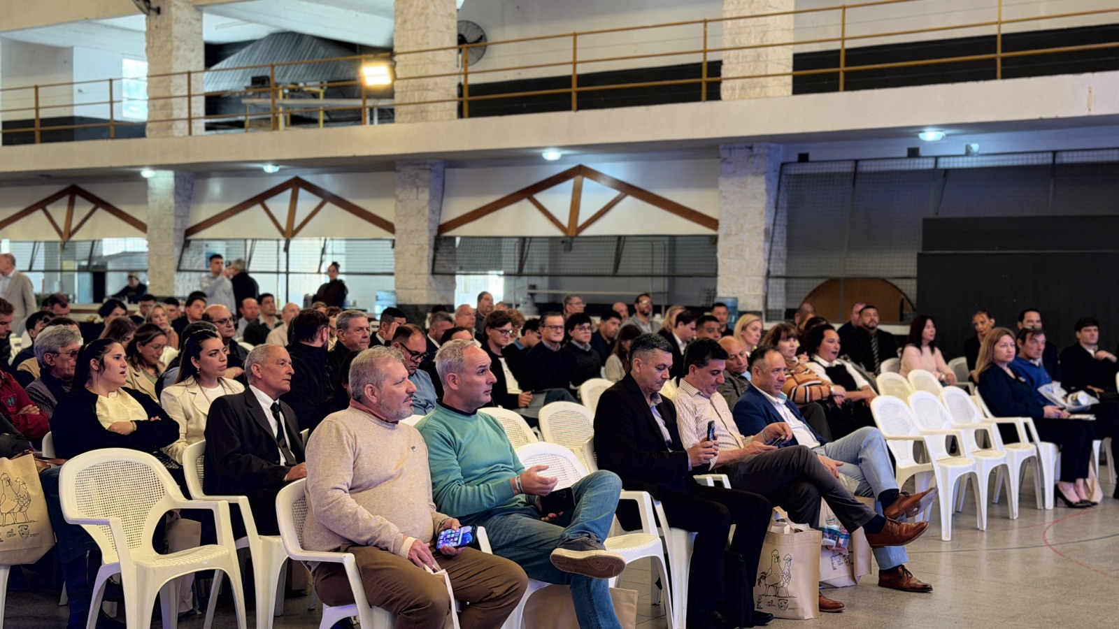 Crespo reunió a referentes del sector funerario en un encuentro de capacitación